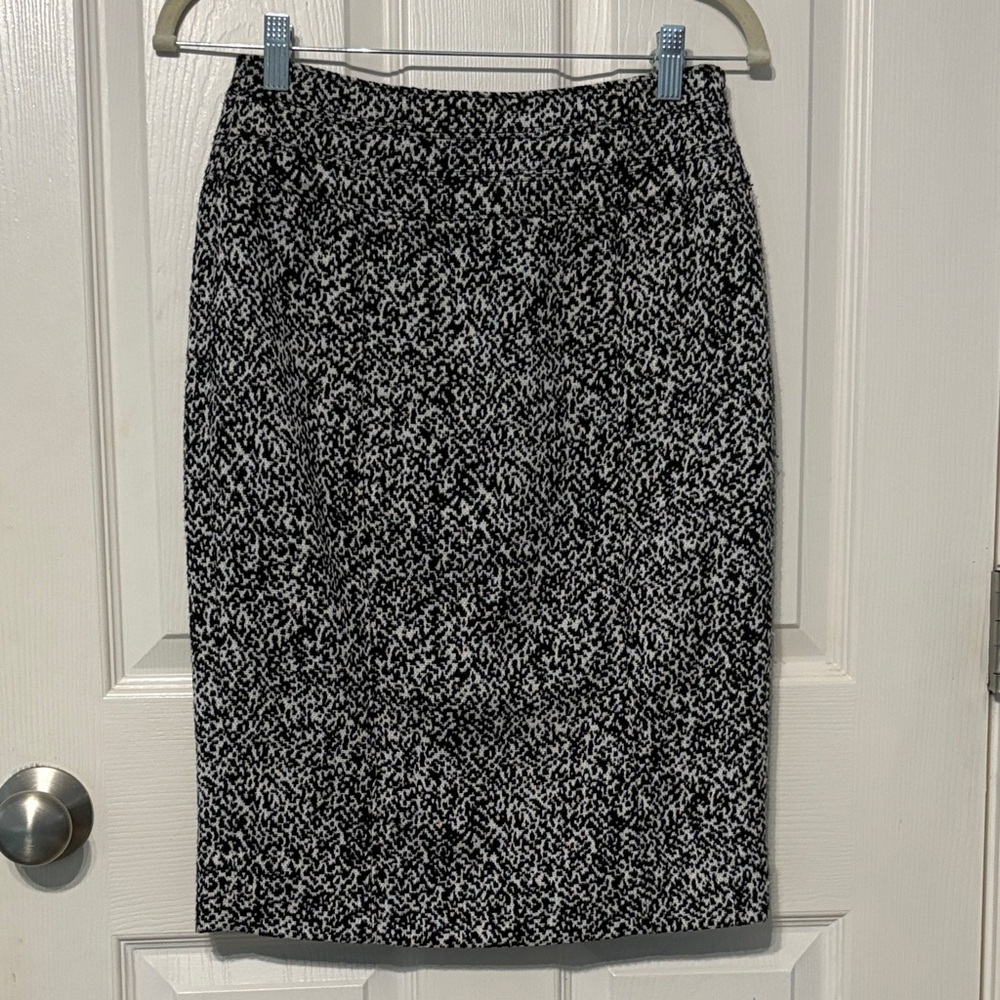 White House Black Market Black and White Pencil Skirt